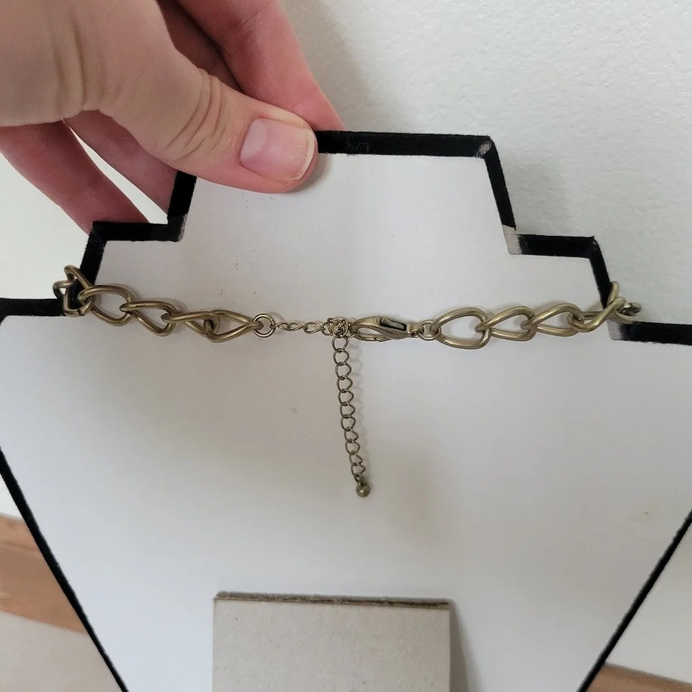 Chunky Gold Tone Facet Jewel Green Necklace